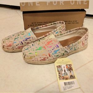 TOMS metallic rainbow music notes, NWT